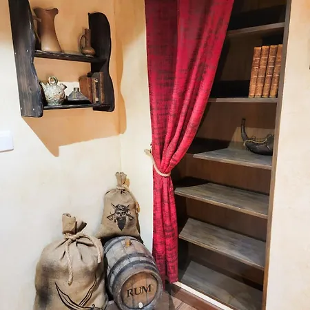 Le Repaire Des Pirates Logement Magique Sainte-Croix-en-Plaine Esterno foto