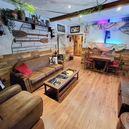 Le Repaire Des Pirates Logement Magique Sainte-Croix-en-Plaine Esterno foto